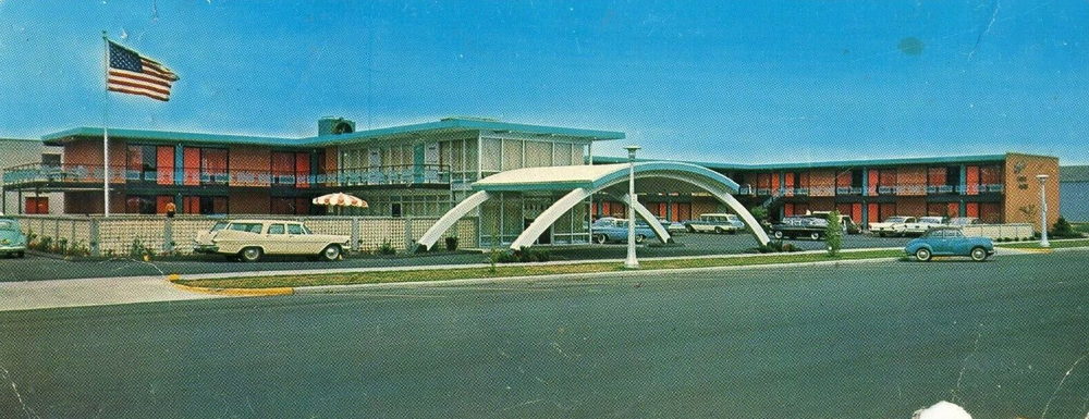 Empire House Motel (Budget Inn) - Vintage Postcard (newer photo)